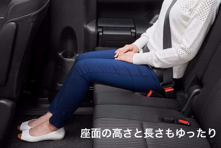 サードシートも大人がくつろげる広々設計。