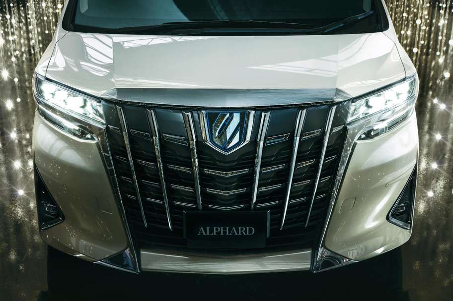 HYBRID Executive Lounge(7人乗り・E-Four)