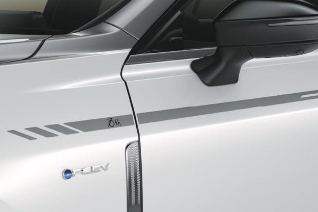 クラウン70周年特別仕様車ページ | ネッツトヨタ福岡株式会社