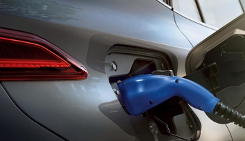 普通充電（200V/16A・100V/6A）