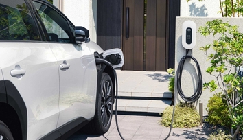 トヨタ6kW充電器　使用イメージ　※使用イメージはZ（4WD）